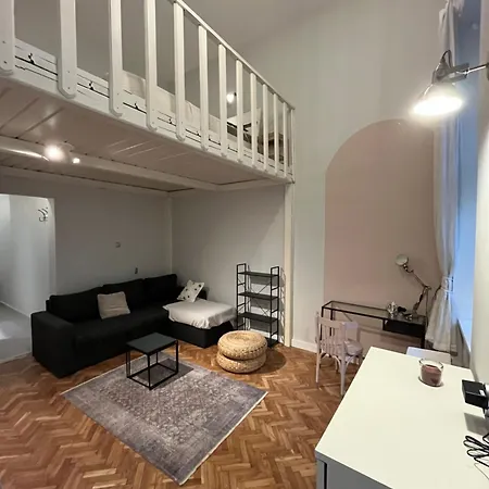 Cozy Next To Opera Apartament *
